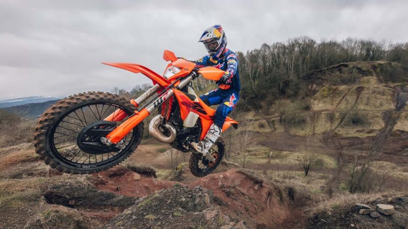 KTM обновляет линейку эндуро-мотоциклов: без революции, но с точечными изменениями