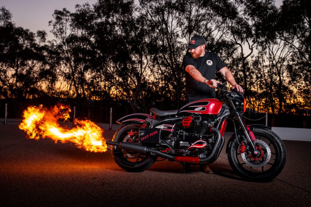 Народное голосование в Royal Enfield Busted Knuckles Build-Off Season 3 открыто
