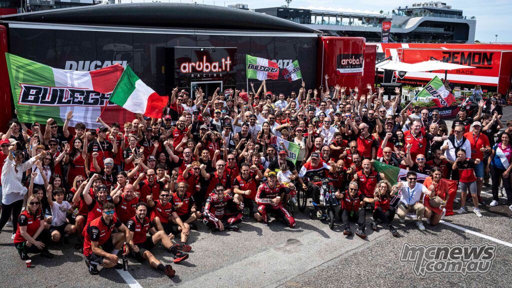 Aruba.it Racing – Ducati празднует хет-трик Булеги в Мизано и еще один доминирующий уик-энд WorldSBK в сезоне, когда команда
