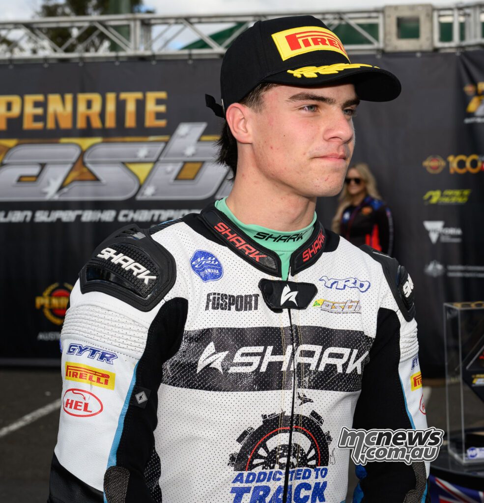 Победа Кнезовича в классе Supersport подняла его до 164 очков и увеличила преимущество над Фарнсвортом после раннего схода