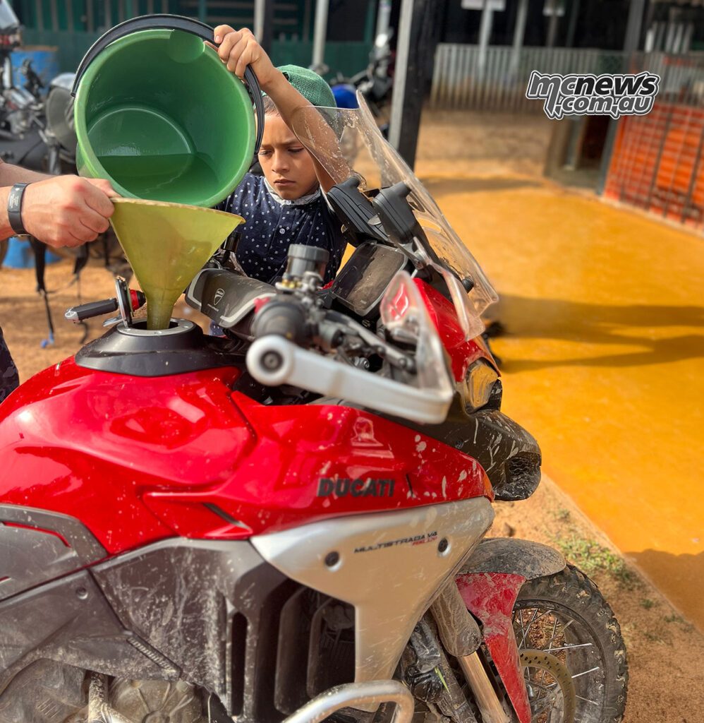 Дальние путешествия стали одной из ключевых тем конкурса Multistrada V4 Voyagers 2026: несколько заявок показали реальности