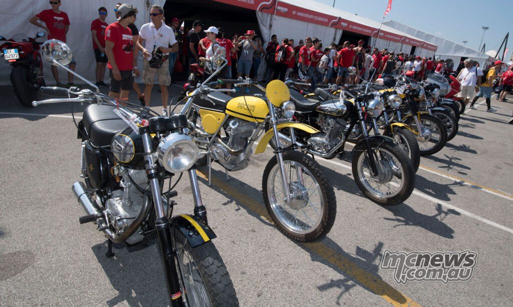 Исторические одноцилиндровые Ducati на одной из прошлых экспозиций World Ducati Week напоминают, что привлекательность марки