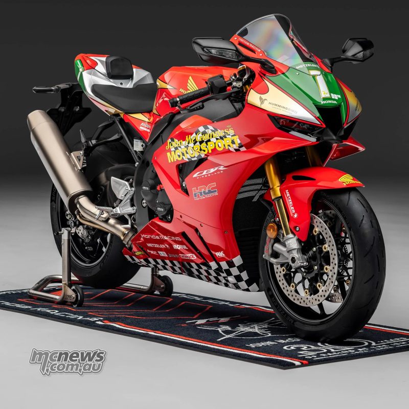 Реплика Fireblade в честь McGuinness — с кругом по трассе TT