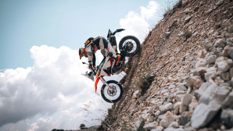 Новый KTM 690 Rally предлагает найти тропу и столкнуться с собственными чувствами