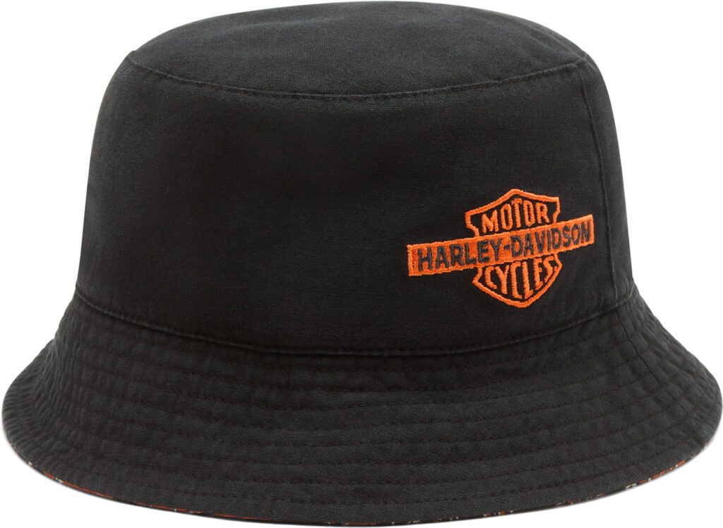 Одна сторона Reversible H-D Bucket Hat выполнена преимущественно в чёрном цвете и украшена небольшим оранжевым логотипом Bar