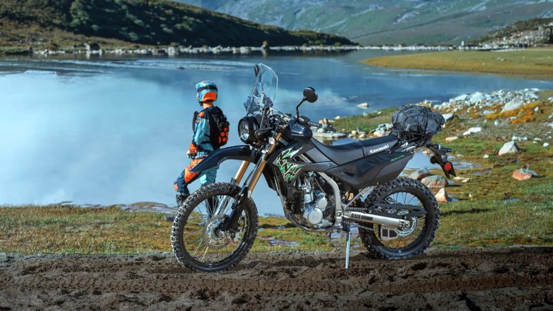 Новый недорогой приключенческий мотоцикл Kawasaki выходит на охоту за Honda и KTM