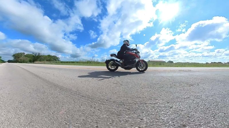 Zero Motorcycles заявляет, что добавляет DC-быструю зарядку к своим мотоциклам. И не только к новым