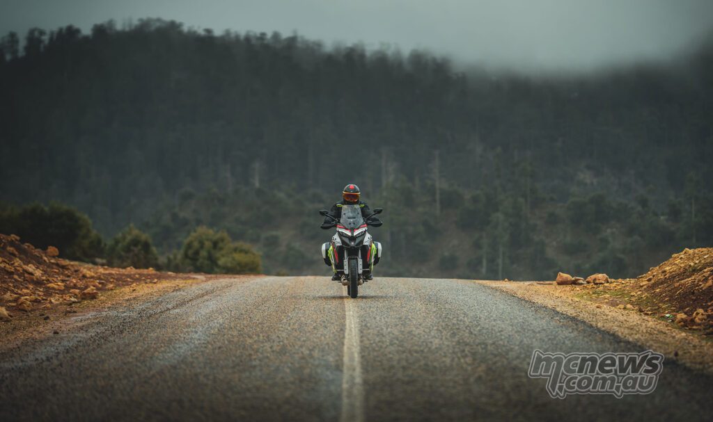 Победители Multistrada V4 Voyagers 2026 преодолели самые разные условия — от пустынных и горных дорог до снега, грязи и