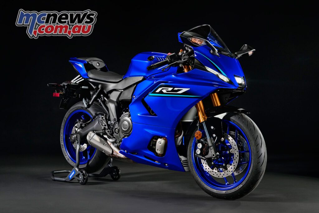 ‘Team Yamaha Blue’ получил немного металлического блеска в окраске, который особенно эффектно смотрится на солнце