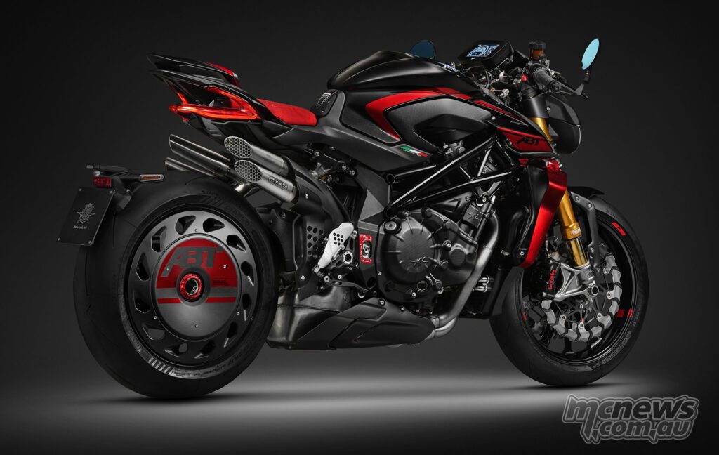 MV Agusta указывает 19 карбоновых компонентов на Brutale 1000 ABT, включая кожух заднего колеса, крышки двигателя