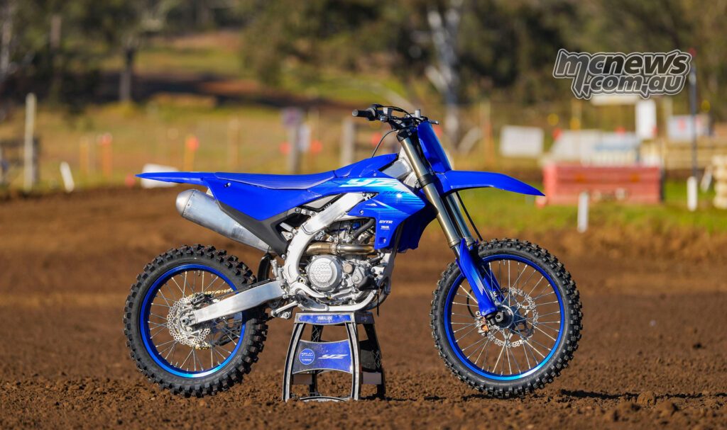 Yamaha YZ250F 2027 года получила существенно переработанные двигатель и шасси, сохранив при этом узнаваемый силуэт семейства