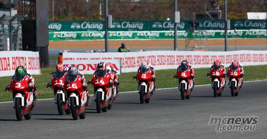Idemitsu Moto4 Asia Cup 2026 – первый этап – Бурирам, Таиланд – вторая гонка – Бинтанг Праната в лидерах перед Хаято Чисики