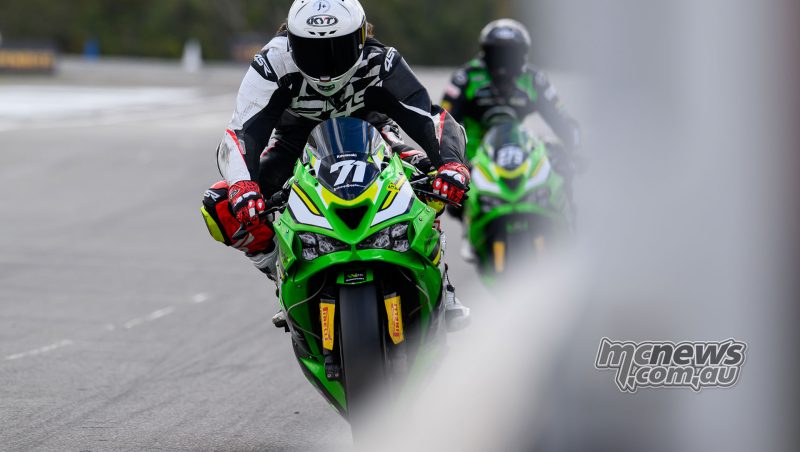 ASBK Morgan Park: Эдвардс выиграл первую гонку Supersport