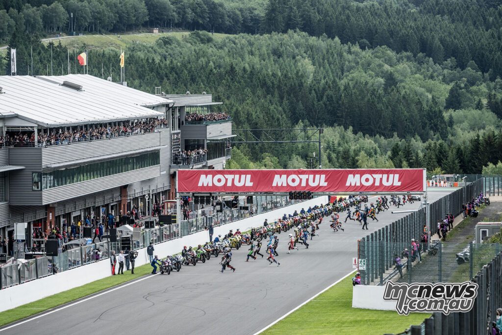 Гонка 8 Hours of Spa Motos стартует в Спа-Франкоршаме: экипажи EWC, Superstock и Production уходят в бой во втором этапе