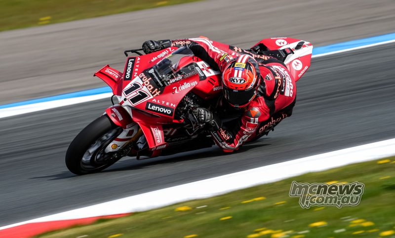 Bulega лидирует в Ассене в пятницу, а Mahias, Veneman и Herrera берут поул