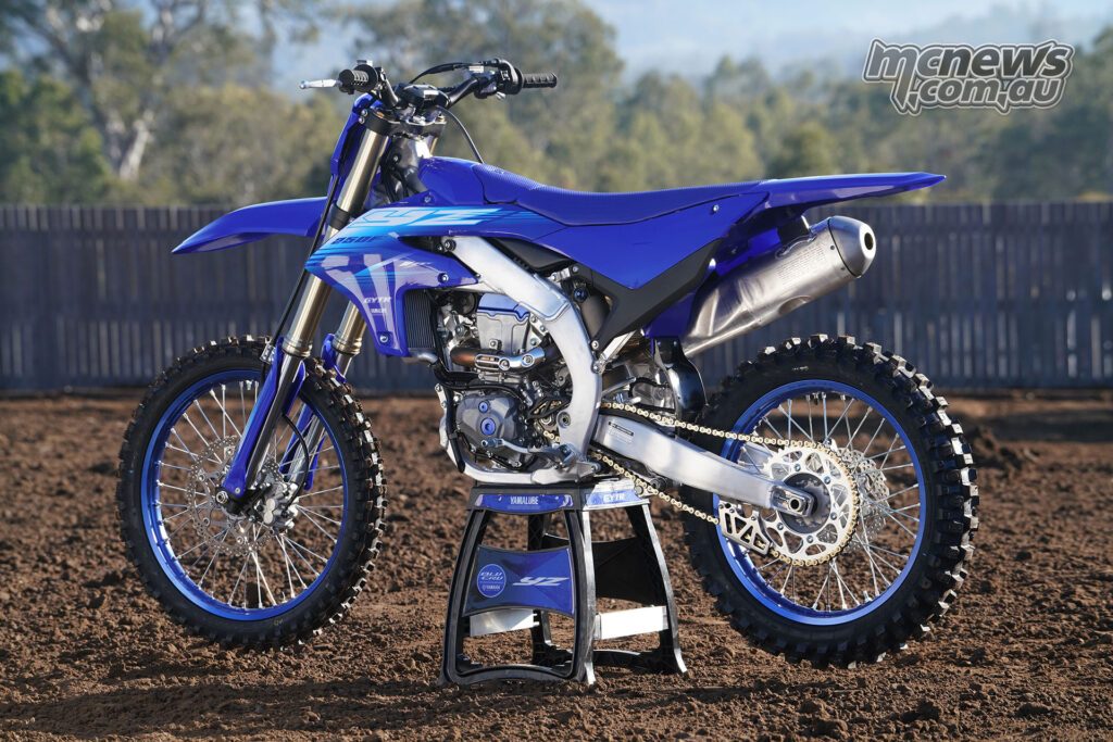 YZ250F 2027 года сохраняет привычные пропорции Yamaha для мотокросса, несмотря на серьезные изменения под облицовками.
