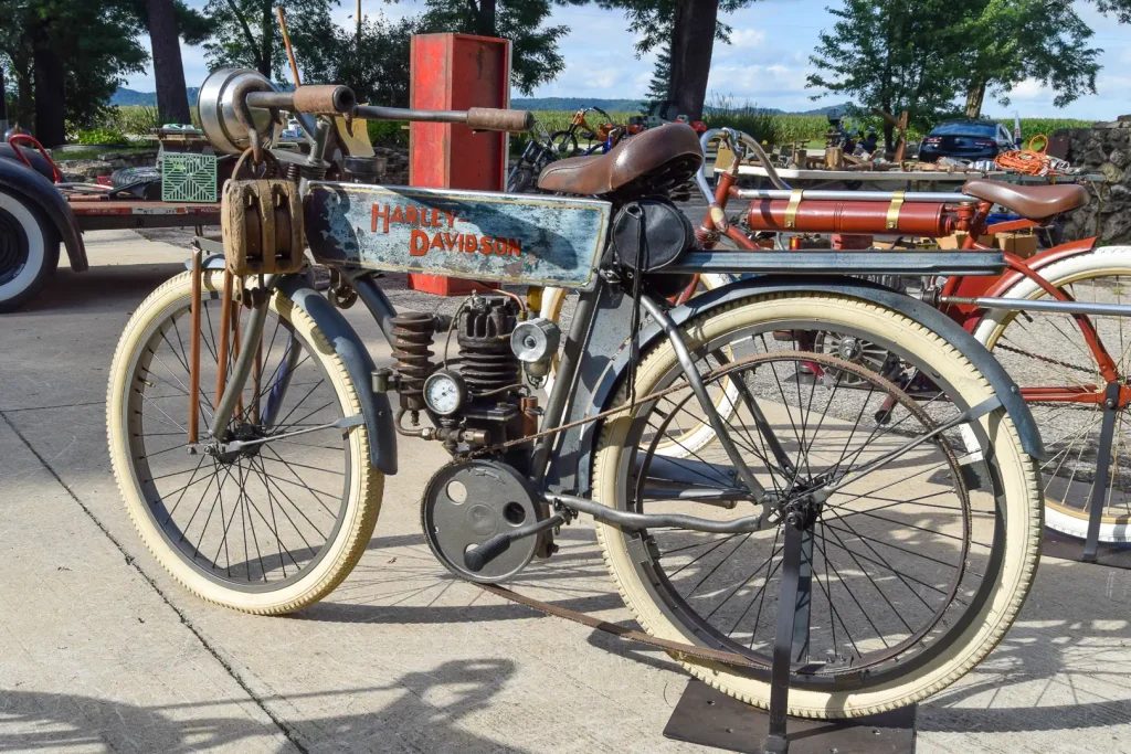 На первый взгляд эта реплика Harley-Davidson выглядит как Model 6 Single 1910 года, готовая неспешно катить по дороге