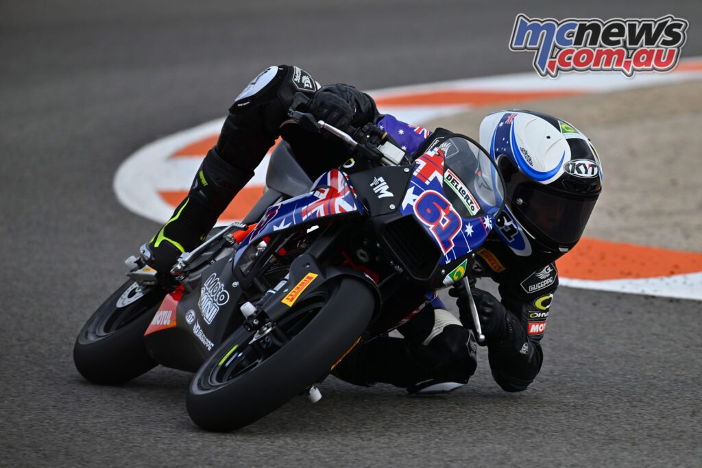 Джадд Плейстед на финале FIM MotoMini World Series 2025 года в Валенсии, где он занял второе место в первой гонке 190 cc и