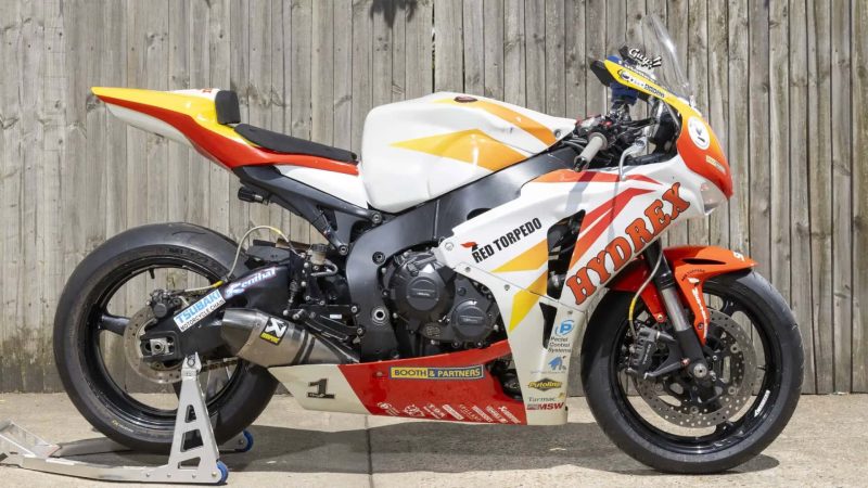 Гай Мартин так и не выиграл Isle of Man TT, но можно купить мотоцикл, который приблизил его к победе