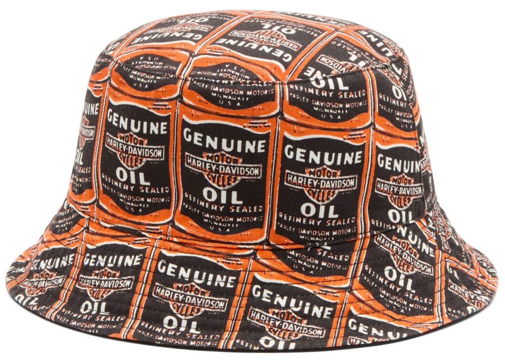 Если вывернуть Reversible H-D Bucket Hat наизнанку, папа получит куда более заметный винтажный принт с масляными канистрами