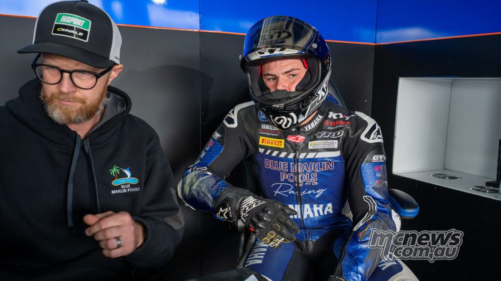 Cameron Dunker провел непростую субботнюю квалификацию и начнет воскресные гонки Superbike с 11-й позиции.