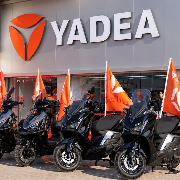 Yadea открывает первый флагманский магазин в Египте и расширяет продажи GT80 Maxi-Scooter