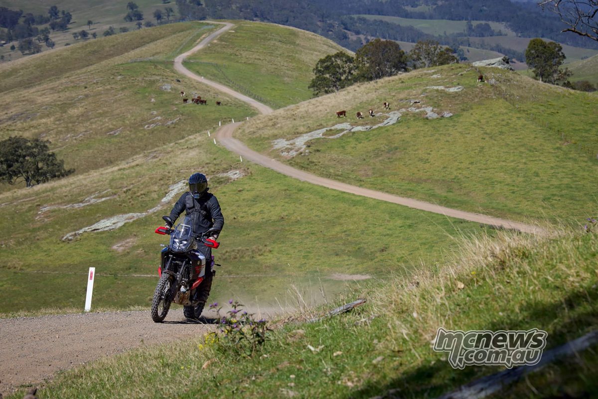 Yamaha Ténéré 700 World Raid 2026: больше электроники, новая подвеска и тот же характер