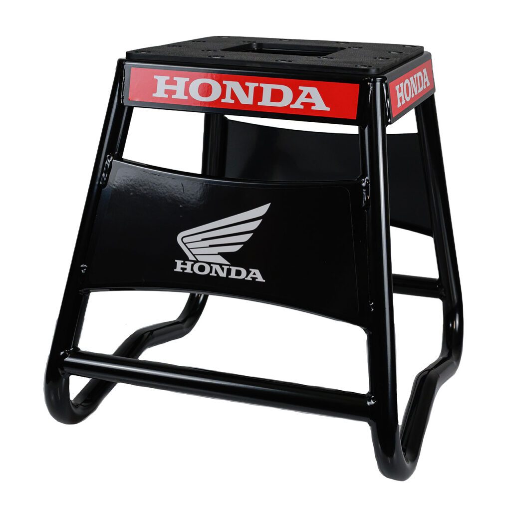 Лёгкая подставка Honda MX Stand из авиационного алюминия выполнена в чёрном цвете и украшена фирменным брендингом.
