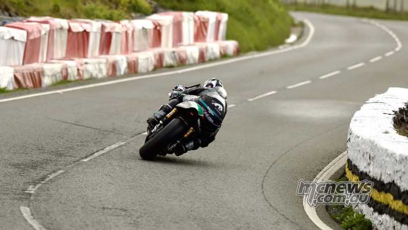 Майкл Данлоп оформил дубль, выиграв Sportbike TT