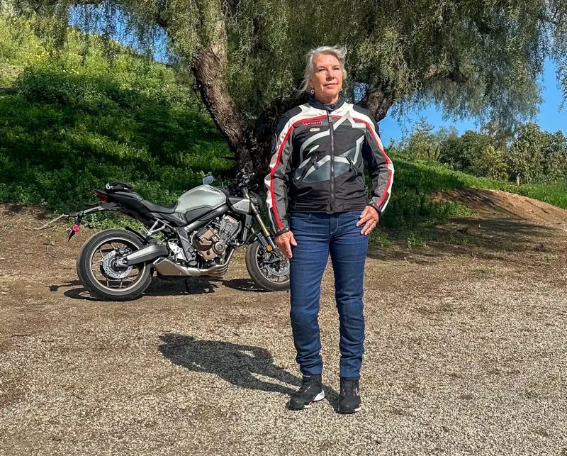 Обзор женской куртки Alpinestars Idles: тепло и ретро