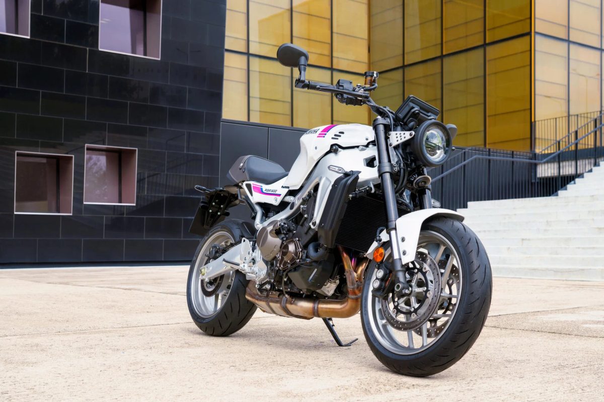 Yamaha XSR900 получила стильную расцветку Neon White — фото 3