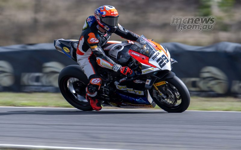 Харрисон Войт вывел McMartin Racing на дубль в квалификации ASBK в Morgan Park