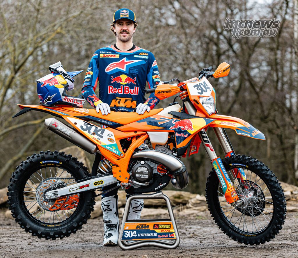 Билли Болт знает Мани в закрытых аренах SuperEnduro, но на открытых трассах именно Мани служит той планкой, с которой