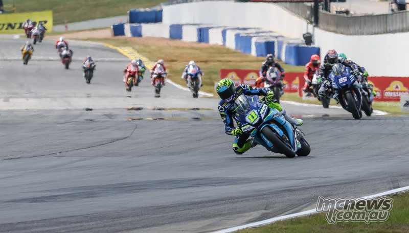 Superbike: Шольц начинает с победы, Фонг отвечает во второй гонке