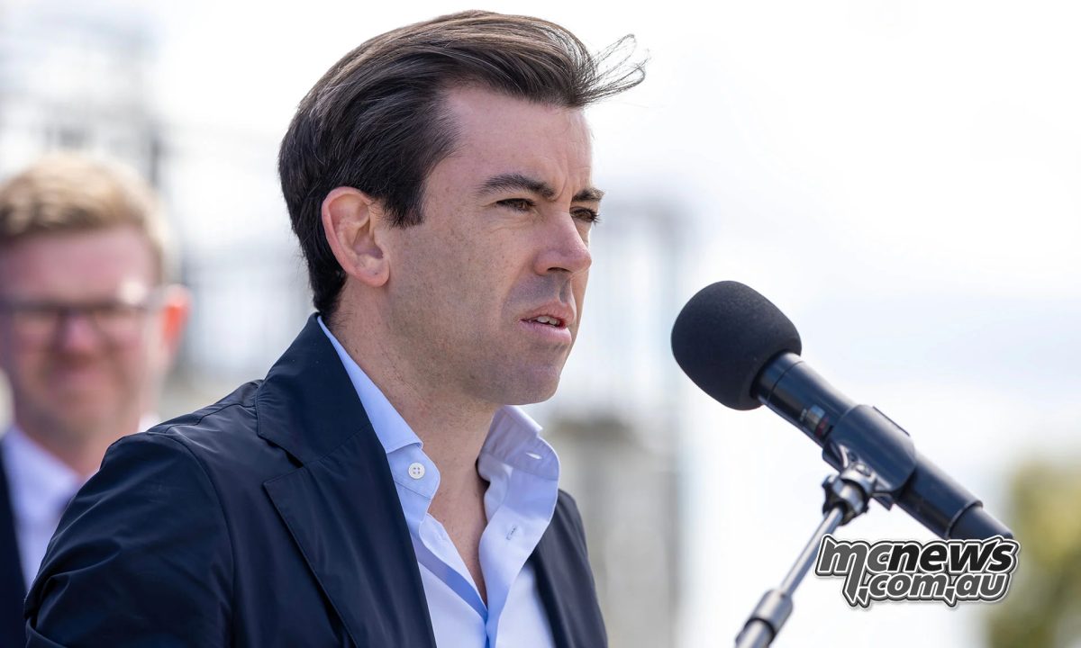 Заместитель генерального директора MotoGP Карлос Эспелета заявил, что безопасность в проекте трассы в Аделаиде не будет
