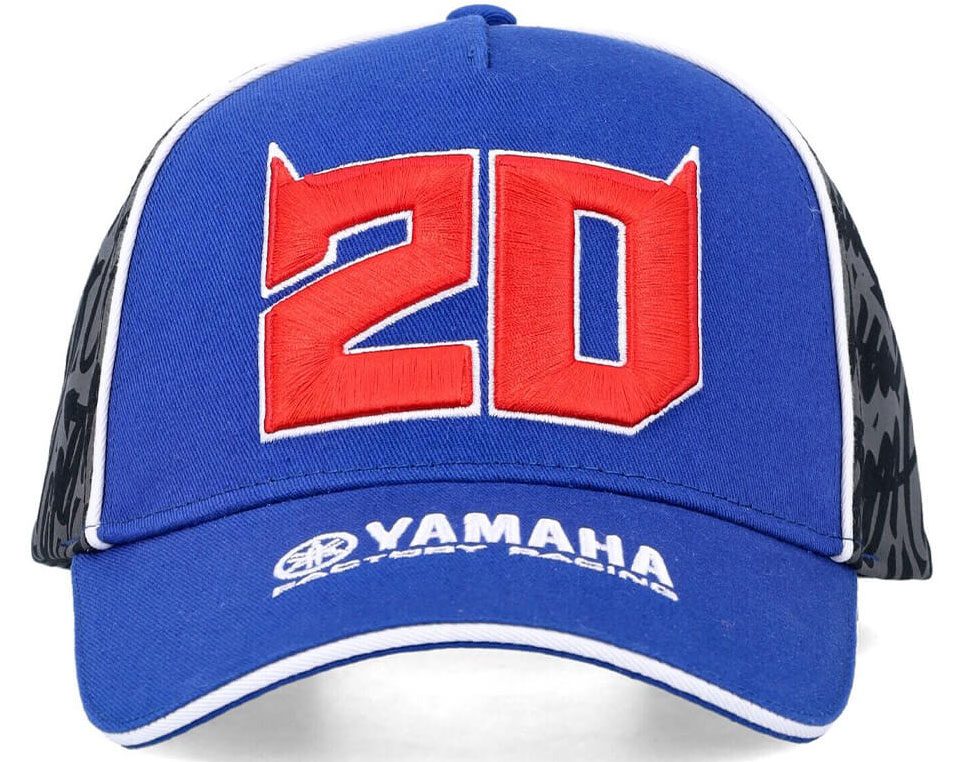 Красный номер 20 Фабио Куартараро доминирует на синей и чёрной кепке Yamaha Factory Racing.
