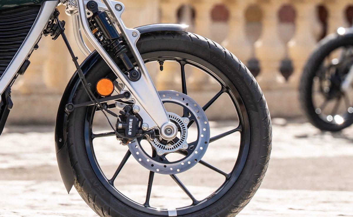 Royal Enfield Flying Flea C6 удивил на ходу — фото 3