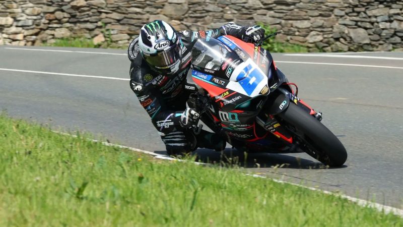 Харрисон по-прежнему задаёт ориентир TT, а Данлоп возглавил Supersport