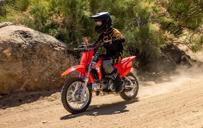 Honda CRF110F — впрыск топлива, электростартер и четыре передачи при автоматическом сцеплении