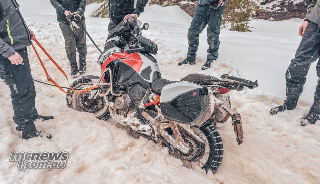 Юстас Стаикунас и Ducati Official Club Lithuania столкнулись со снегом, разбитыми дорогами и участками, где мотоциклы