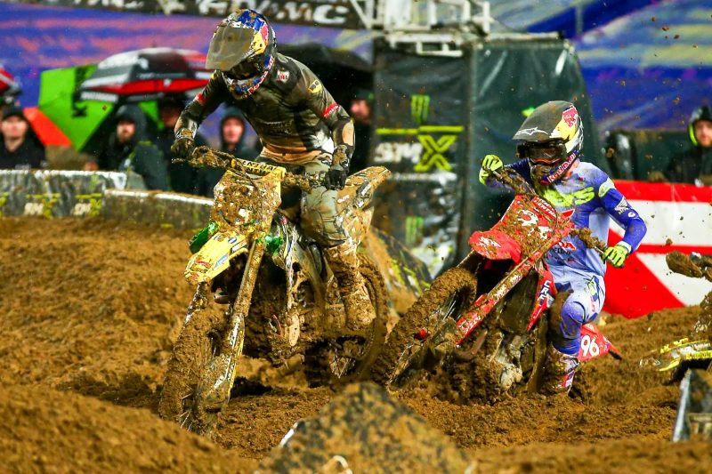Рокцен выиграл Supercross в Филадельфии и вышел в лидеры