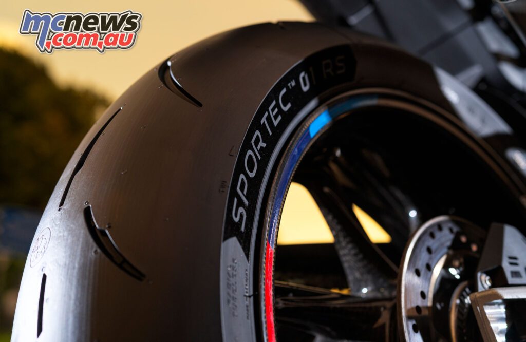 Metzeler Sportec 01 RS — более острая и треково-ориентированная версия в новой линейке Sportec 01.