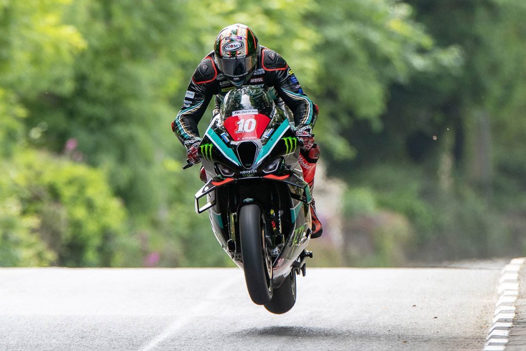 Круг Хикмана 2023 года на M 1000 RR в спецификации Superstock принёс BMW главный ориентир на Mountain Course: 16:36.115 при