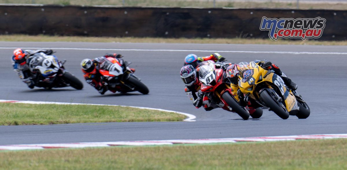 Джек Миллер лидирует в австралийском Superbike на The Bend в 2022 году – Фото: RbMotoLens