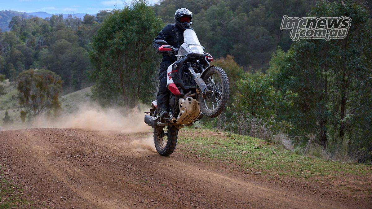 Yamaha Ténéré 700 World Raid 2026: больше электроники, новая подвеска и тот же характер
