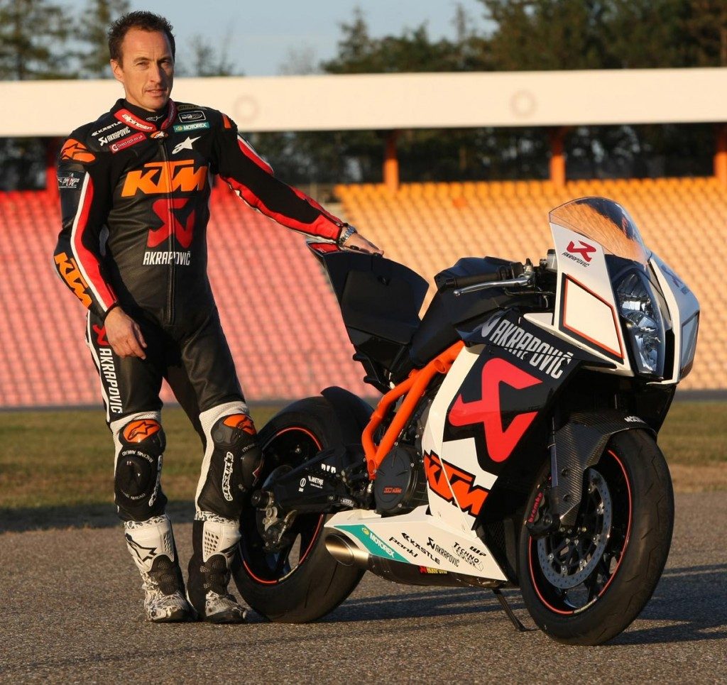 Джереми МакУильямс участвовал в разработке оригинального KTM RC8R и также был задействован в создании последних моделей Duke