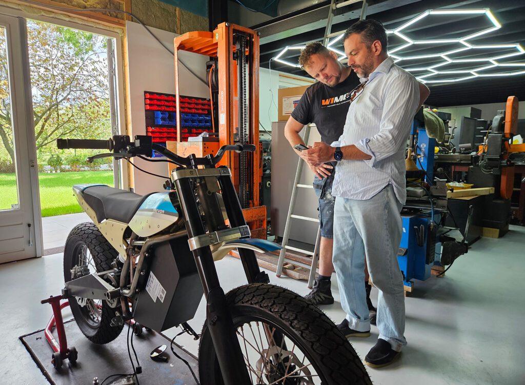 Trevor Motorcycles начала поставки DTRe Vince — фото 8