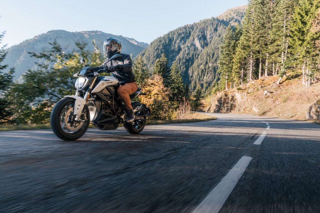 Zero Motorcycles отмечает 20-летие и запускает юбилейный бонус на модели 2026 года
