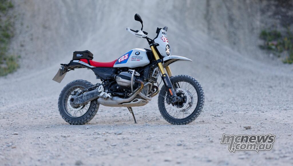 R 12 G/S выглядит более лаконично и традиционно, чем R 1300 GS и R 1250 GS, использовавшиеся на недавних этапах GS Trophy.
