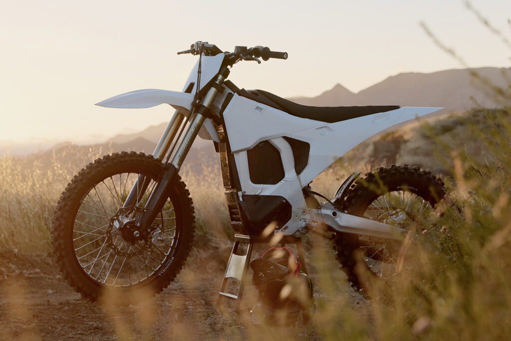 Bonnell запускает 805 RX — первую модель новой линейки e-Moto